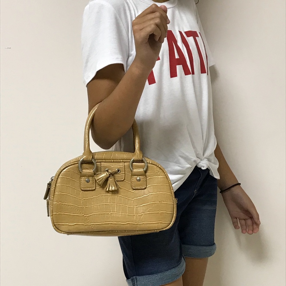 Tommy Hilfiger Leather Handbag